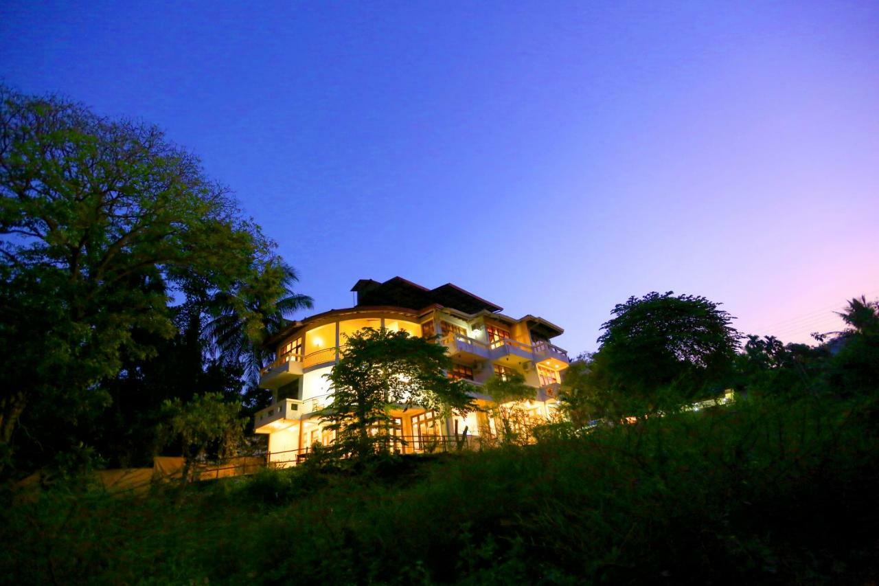 Hotel Mahaweli Spring Sirimalwatta 外观 照片